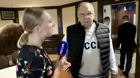 Lavrov conta como os americanos reagiram ao seu moletom da URSS