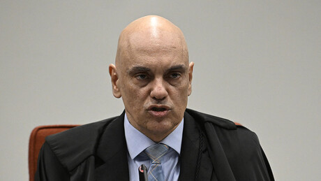 Moraes dá 48 horas para Bolsonaro explicar documento com pedido de asilo na Argentina