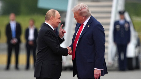 A Rússia de Putin sai vitoriosa na primeira reunião de cúpula com Donald Trump