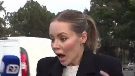 VÍDEO: Jornalista é assaltada enquanto entrava ao vivo