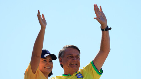 PF informa que Bolsonaro transferiu R$ 2 milhões para Michelle com objetivo de proteger patrimônio