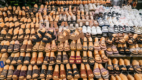 Indústrias brasileiras implementam férias coletivas em resposta a tarifas dos EUA