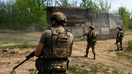 Tropas russas libertam duas localidades em Donbass em um dia