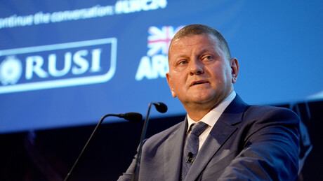 Ex-chefe militar de Kiev recusa convite para integrar equipe de Zelensky