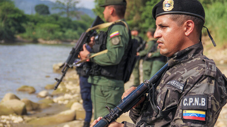 Venezuela reforça presença militar na fronteira com Colômbia