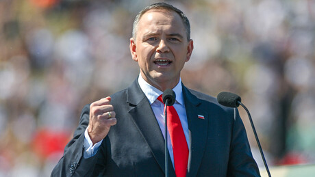 Presidente da Polônia busca proibir símbolos nazistas ucranianos