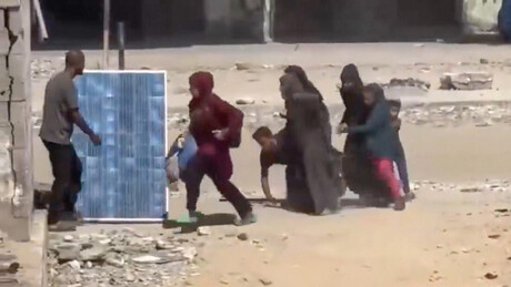 Soldados israelenses disparam contra crianças, mulheres e feridos buscando refúgio em Gaza (VÍDEO)