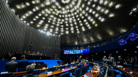 Senado aprova projeto contra adultização de crianças nas redes sociais