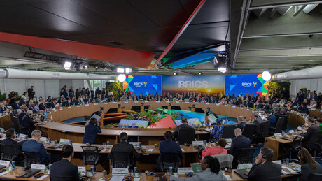 Em resposta a Trump, Brasil articula realização de cúpula extraordinária do BRICS - imprensa