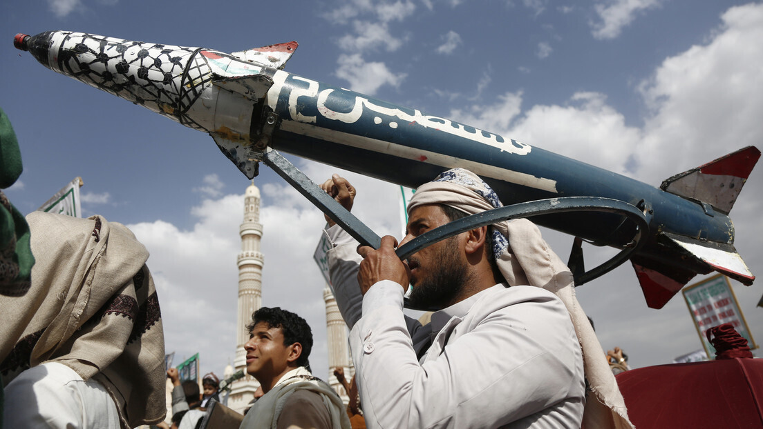 Houthis atacam alvos em Israel com mísseis balísticos