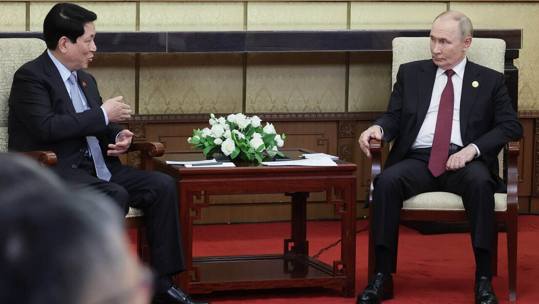 Vladimir Putin se reúne em Pequim com presidente do Vietnã