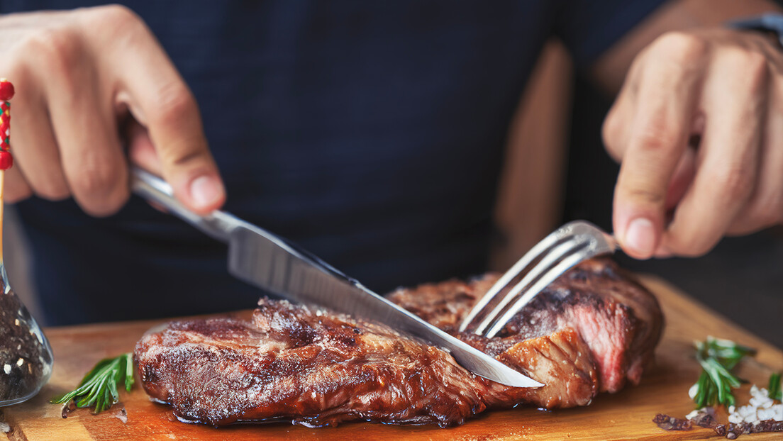 Pesquisadores contestam alegações de que carne vermelha previne câncer