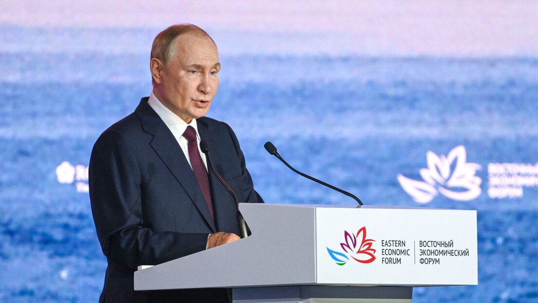 Rússia vai desenvolver o corredor de transporte transártico, diz Putin