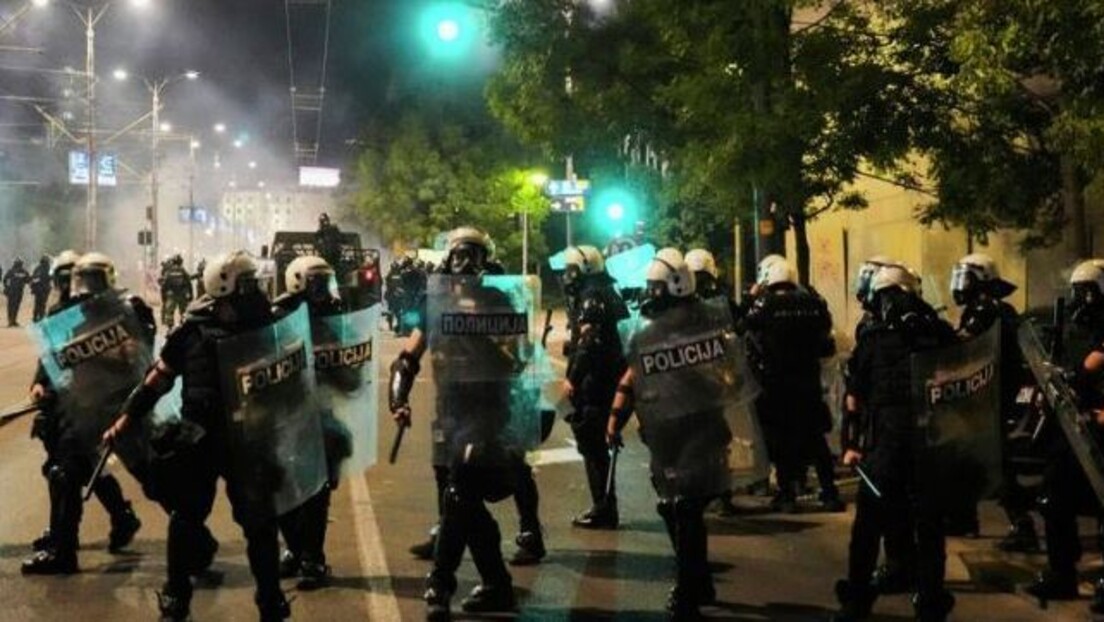 Protestos na Sérvia deixam dezenas de policiais feridos