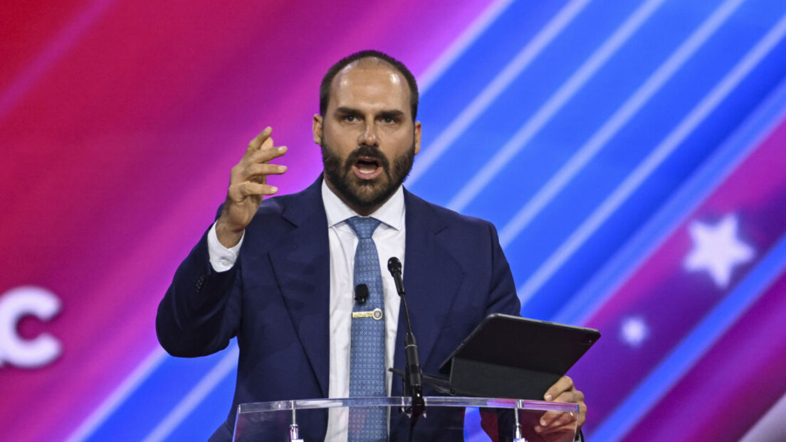 Eduardo Bolsonaro diz que apoiaria intervenção militar dos EUA no Brasil