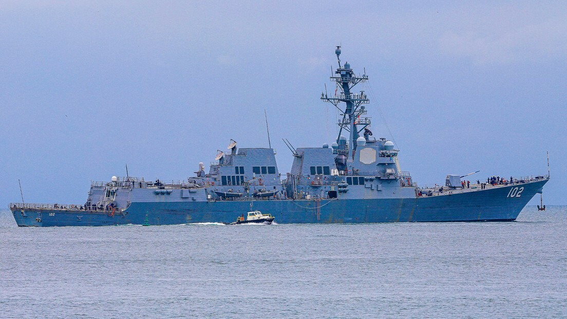 Destróier dos EUA interceptou e ocupou barco de pescadores, denuncia Venezuela