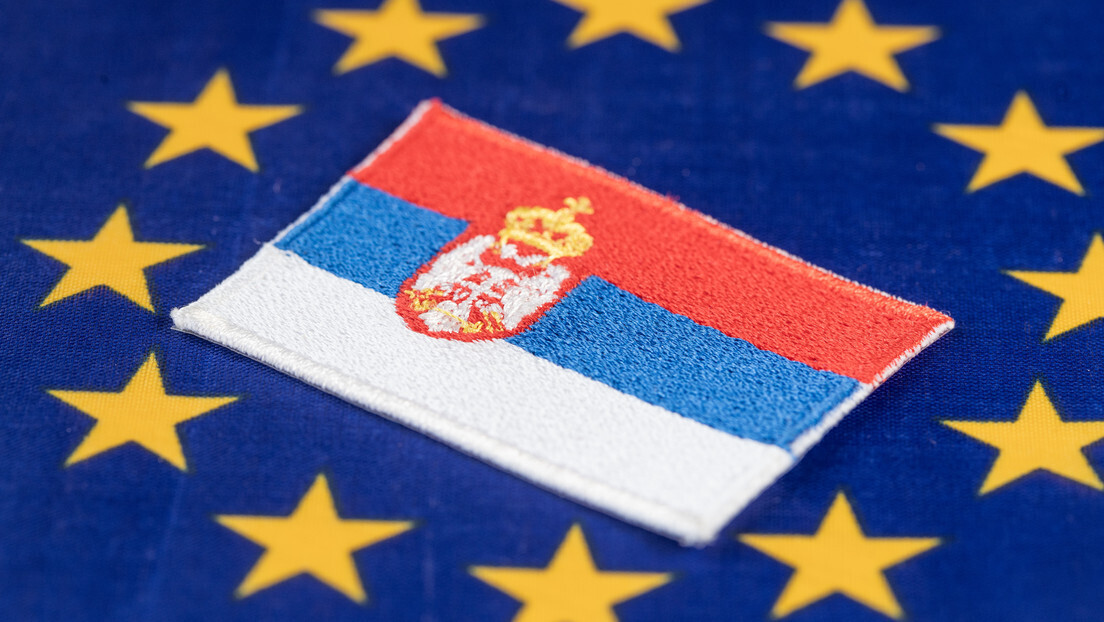 União Europeia prepara um 'Maidan sérvio', denuncia inteligência russa