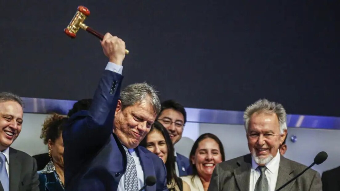 Tarcísio viaja a Brasília em busca de anistia para Bolsonaro