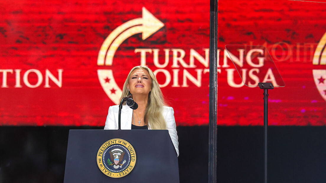 Viúva de Charlie Kirk cita versículo bíblico e afirma perdoar assassino de seu marido