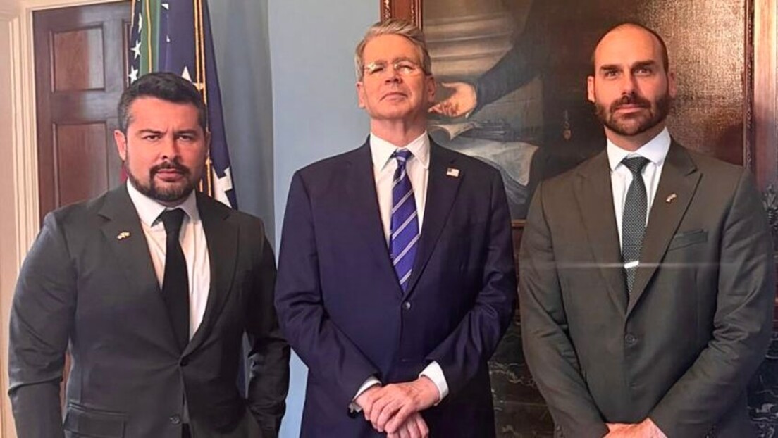 Eduardo Bolsonaro e Paulo Figueiredo são denunciados pela PGR por coação no processo da trama golpista