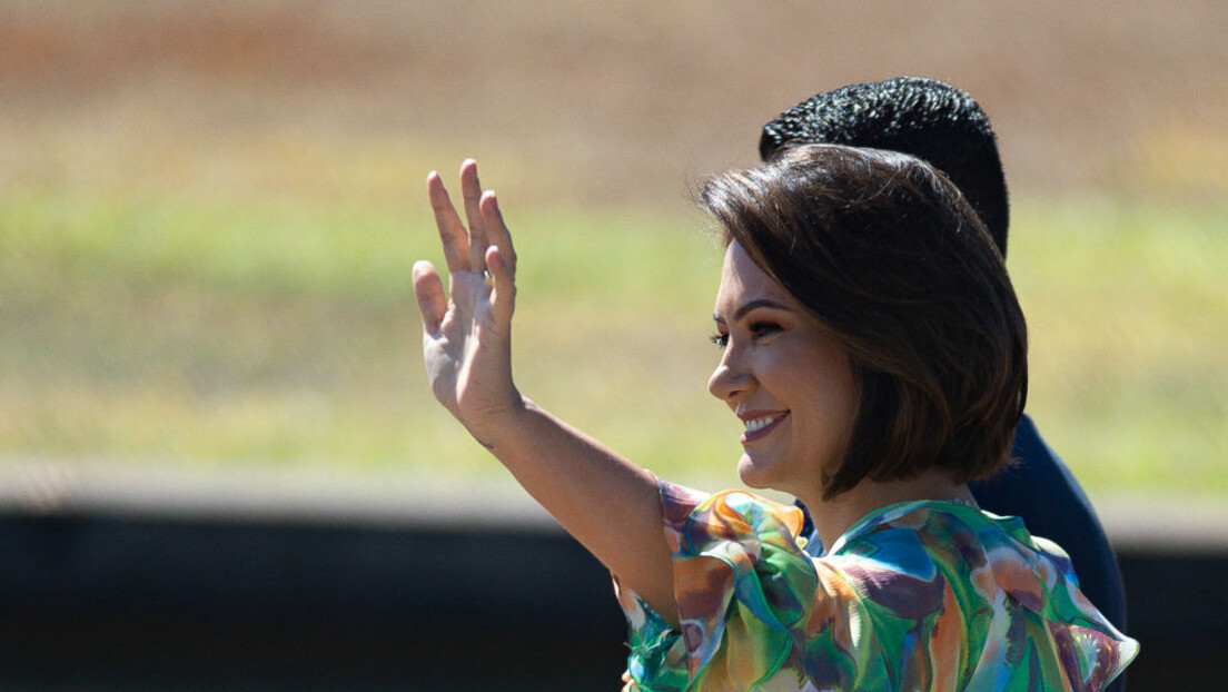 Em entrevista, Michelle Bolsonaro se mostra pronta para ser candidata 'se Deus pedir'