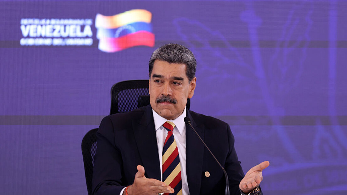 Venezuela assina decreto de 'comoção externa' frente agressões dos EUA