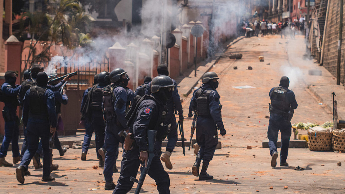 Presidente de Madagascar dissolve governo após protestos da 'geração Z' contra cortes de luz e água