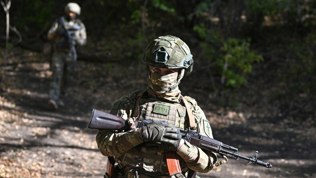 Tropas russas libertam novo vilarejo em Donbass