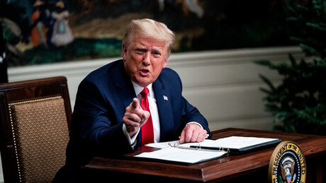 Trump anuncia que EUA atacou 'barco com drogas' que deixava a Venezuela