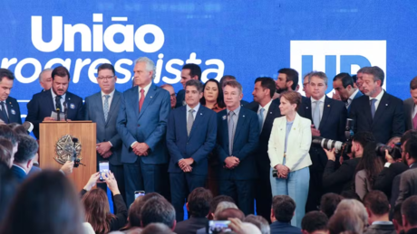 União Brasil e PP deixam governo e passam a apoiar anistia; federação mira Tarcísio na presidência - imprensa