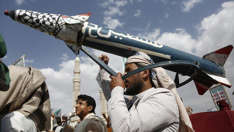 Houthis atacam alvos em Israel com mísseis balísticos