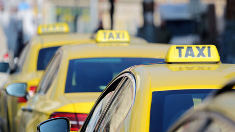 Ucrânia aplicará multas a taxistas que falarem russo