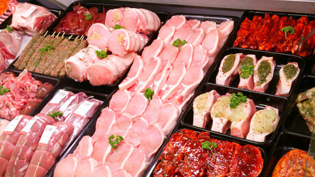 China impõe tarifas de até 62% à carne suína da UE em resposta a taxação de carros elétricos