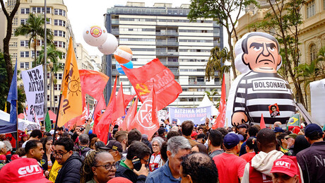 Manifestações opostas marcam o 7 de setembro no Brasil