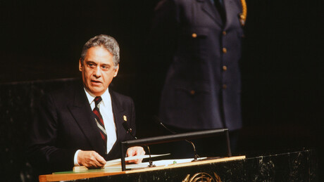 O que levou FHC a assinar o Tratado de Não-Proliferação de Armas Nucleares nos anos 90?