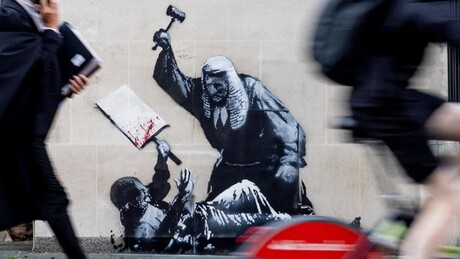 Nova obra de Banksy na Suprema Corte britânica será removida