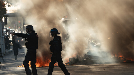 TEMPO REAL: França é tomada por protestos contra governo Macron sob lema 'vamos bloquear tudo'