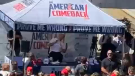 Charlie Kirk, ativista conservador famoso por debates online, é baleado nos EUA, apontam imagens