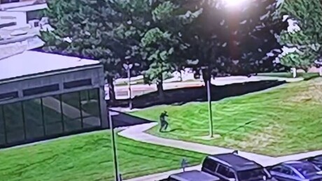 FBI divulga vídeo da fuga do assassino de Charlie Kirk