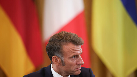 Uma das principais agências de risco do mundo rebaixa nota da França em meio à crise política