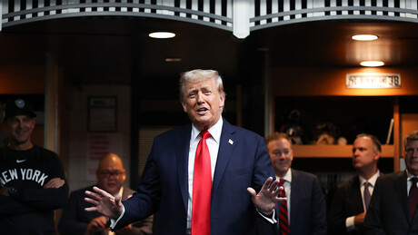 Emir Sader: governo Trump representa 'strip-tease' da democracia americana