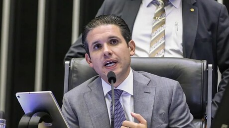 Motta diz que indicação de Eduardo Bolsonaro como líder da minoria é 'atípica' e promete analisar caso