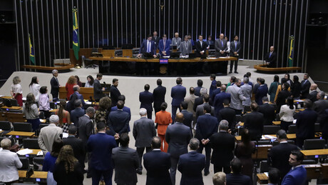 Câmara realiza um minuto de silêncio pela morte de Charlie Kirk