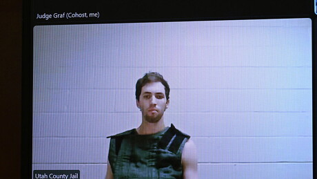 VÍDEO: suspeito pela morte de Kirk é filmado no momento em que o promotor pede a pena de morte