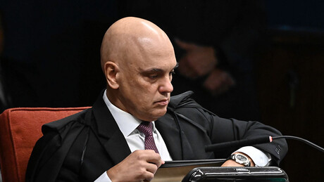 Embaixada dos EUA compartilha mensagem contra Moraes: 'descontrolado'
