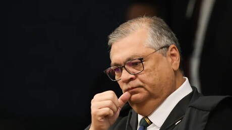 Dino inicia investigação contra Bolsonaro e filhos com base no relatório da CPI da Covid