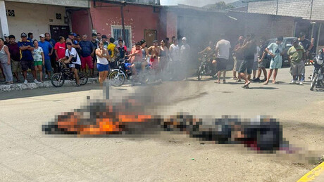 Justiça com as próprias mãos: moradores queimam vivos suspeitos de pistolagem no Equador
