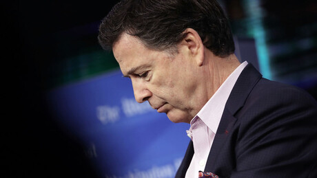 Ex-diretor do FBI é acusado de falsas declarações e obstrução à Justiça; Trump celebra: 'justiça'