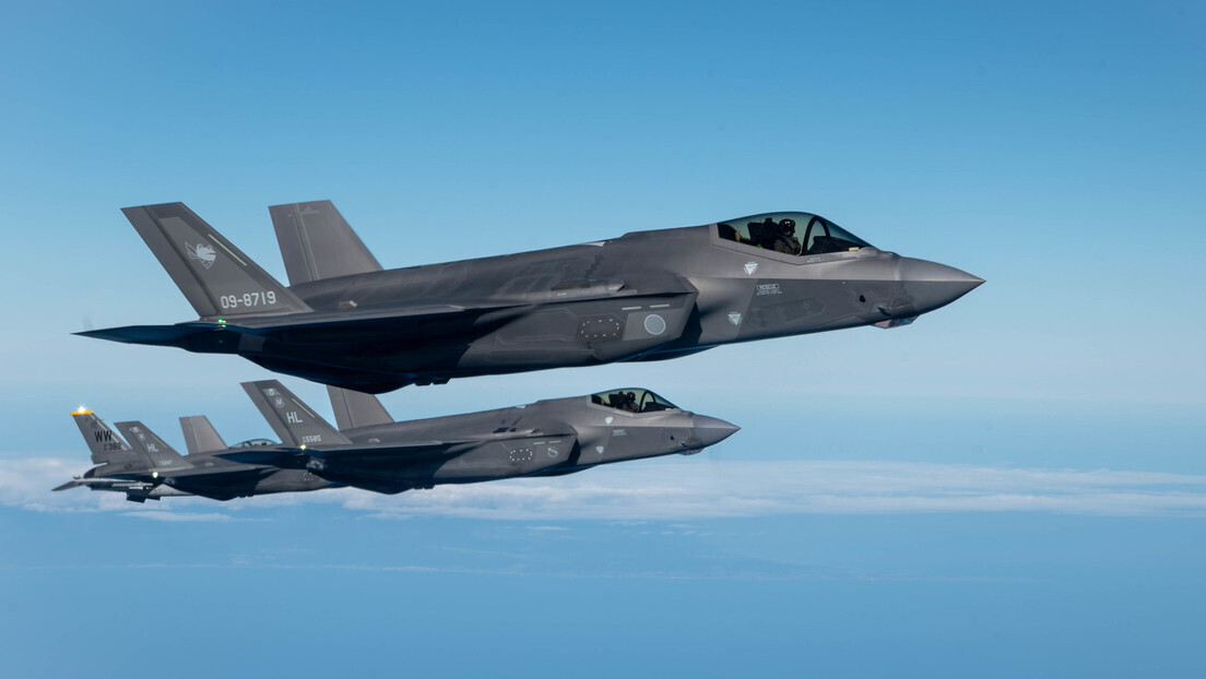 Caracas denuncia que cinco aviões de combate dos EUA sobrevoaram o espaço aéreo venezuelano