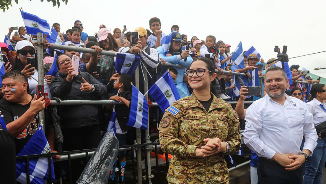 El Salvador proíbe 'linguagem inclusiva' nos estabelecimentos de ensino do país